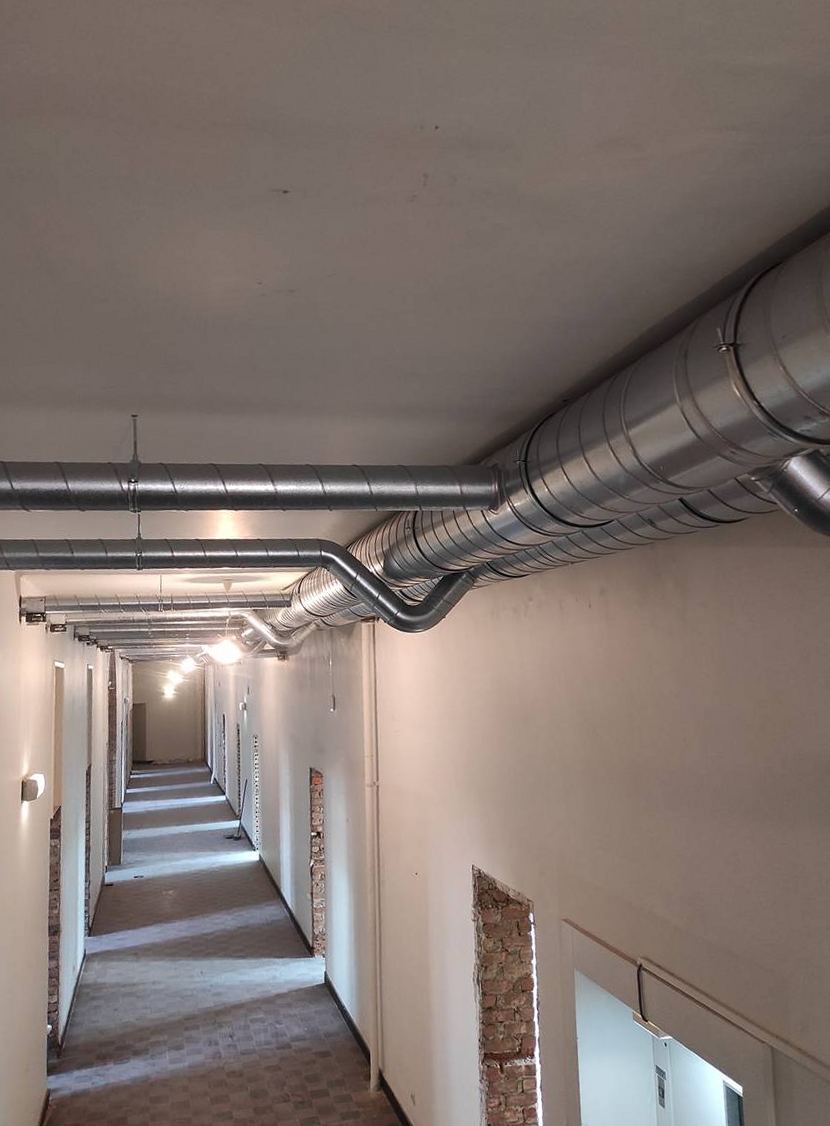 Renovatieproject: kanalen in een gang